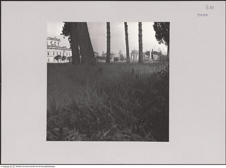 Vorderseite von Bibliotheca Hertziana [https://www.deutsche-digitale-bibliothek.de/content/lizenzen/rv-fz/] Tenuta di Carditello - Jagdschloss und Tempietto, bh586263_recto. Foto: Lehmann-Brockhaus, Otto.