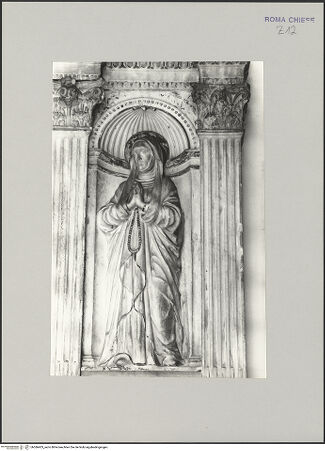 Vorderseite von unbekannt [https://www.deutsche-digitale-bibliothek.de/content/lizenzen/rv-fz/] Grabmal der Costanza Ammanati-Piccolomini (+1477)NischenfigurenRechte Nische: Heilige Monika - Gesamtansicht, bh586403_recto. Foto.