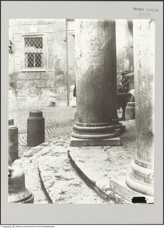 Vorderseite von Bibliotheca Hertziana [https://www.deutsche-digitale-bibliothek.de/content/lizenzen/rv-fz/] Santa Maria della Pace - Tempietto, Detail, bh586432_recto. Foto: Lindner, Paul.