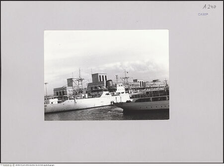 Vorderseite von unbekannt [https://www.deutsche-digitale-bibliothek.de/content/lizenzen/rv-fz/] Stazione Marittima - Molo Beverello (Ansicht von Südwesten), bh586575_recto. Foto.