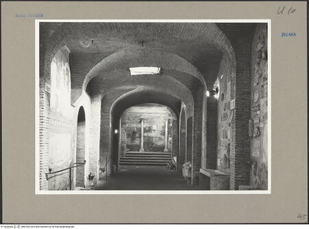 Vorderseite von Hutzel, Max [https://www.deutsche-digitale-bibliothek.de/content/lizenzen/rv-ez/] San Clemente - Der Narthex der Unterkirche, bh587083_recto. Foto: Hutzel, Max.