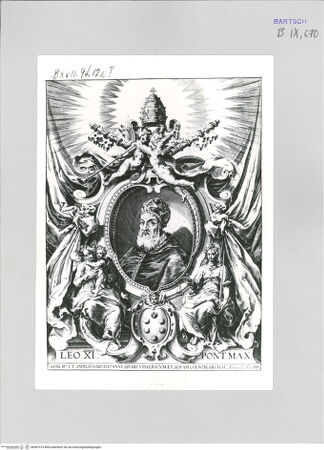 Vorderseite von Bibliotheca Hertziana [http://creativecommons.org/publicdomain/mark/1.0/] Leo XI, gerahmt von den Tugenden Caritas und Justitia - , bh587473. Foto.