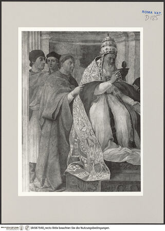 Vorderseite von Musei Vaticani [https://www.deutsche-digitale-bibliothek.de/content/lizenzen/rv-ez/] Malerische AusstattungGregor IX. überreicht die Decretalien einem Rat - Detail: Papst mit Gefolge, bh587540_recto. Foto.