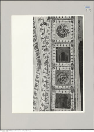 Vorderseite von unbekannt [https://www.deutsche-digitale-bibliothek.de/content/lizenzen/rv-fz/] Altare della Madonna della Palla - Detail der spätmaniristischen Dekoration: vier Felder der Bogendekoration, bh589019_recto. Foto.