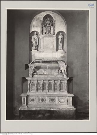 Vorderseite von ICCD [https://www.deutsche-digitale-bibliothek.de/content/lizenzen/rv-ez/] Grabmal des Kardinal Guglielmo de Braye - Gesamtansicht.  Vor der Restaurierung 2004, bh589024_recto. Foto.