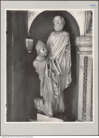 Vorderseite von ICCD [https://www.deutsche-digitale-bibliothek.de/content/lizenzen/rv-ez/] Grabmal des Kardinal Guglielmo de Braye - Detail: San Marco und Kardinal de Bray, bh589029_recto. Foto.