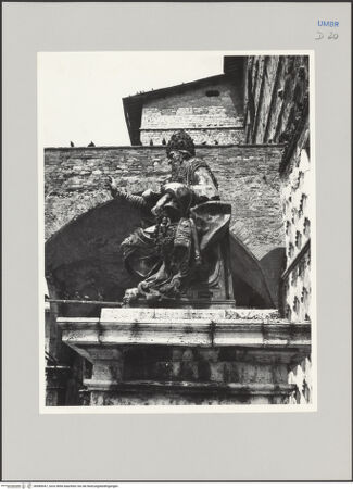 Vorderseite von unbekannt [https://www.deutsche-digitale-bibliothek.de/content/lizenzen/rv-fz/] Papst Julius III. - Gesamtansicht von links, bh589047_recto. Foto.