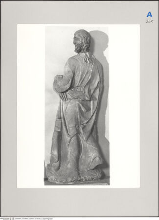 Vorderseite von Soprintendenza per i Beni Ambientali Architettonici Artistici e Storici Perugia [https://www.deutsche-digitale-bibliothek.de/content/lizenzen/rv-ez/] Ehemalige Ausstattung des Oratorio della Maestà delle Volte di PerugiaEin Apostel - Gesamtansicht, bh589061_recto. Foto: Bellu, Sandro.