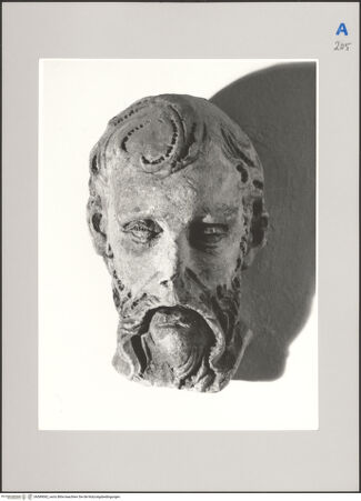 Vorderseite von Soprintendenza per i Beni Ambientali Architettonici Artistici e Storici Perugia [https://www.deutsche-digitale-bibliothek.de/content/lizenzen/rv-ez/] Ehemalige Ausstattung des Oratorio della Maestà delle Volte di PerugiaMännlicher Kopf und Hand mit Mantel (Fragment) - Kopf, bh589062_recto. Foto: Bellu, Sandro.