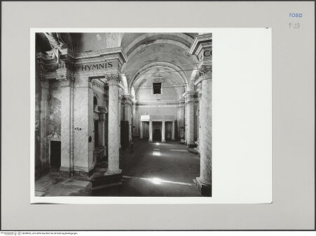 Vorderseite von Sigismondi, Roberto [https://rightsstatements.org/page/CNE/1.0/] San Francesco - Blick zur Eingangswand, bh589636_recto. Foto: Sigismondi, Roberto.