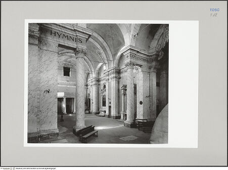 Vorderseite von Sigismondi, Roberto [https://rightsstatements.org/page/CNE/1.0/] San Francesco - Blick vom Presbyterium zum Triumphbogen und in das Kirchenschiff, bh589638_recto. Foto: Sigismondi, Roberto.