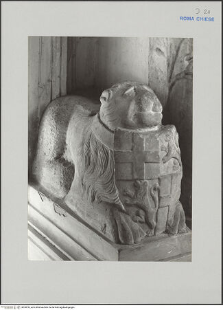 Vorderseite von unbekannt [https://www.deutsche-digitale-bibliothek.de/content/lizenzen/rv-fz/] Grabmal des Riccardo Caracciolo - Detail: Linker Wappenhaltender Löwe, bh590295_recto. Foto.