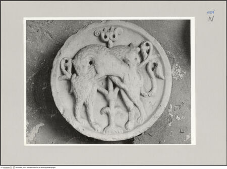 Vorderseite von unbekannt [https://www.deutsche-digitale-bibliothek.de/content/lizenzen/rv-ez/] Tondo mit zwei Bestien - , bh590466_recto. Foto.