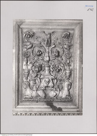 Vorderseite von Gabinetto Fotografico Nazionale [https://www.deutsche-digitale-bibliothek.de/content/lizenzen/rv-ez/] Marmorverkleidung der Casa SantaOstfassadeLinkes Relief der Sockelszone - , bh590540_recto. Foto.