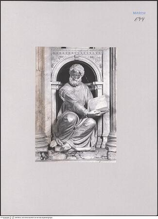 Vorderseite von ICCD [https://www.deutsche-digitale-bibliothek.de/content/lizenzen/rv-ez/] Marmorverkleidung der Casa SantaSüdfassadeZacharias - , bh590542_recto. Foto.