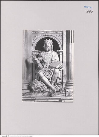 Vorderseite von ICCD [https://www.deutsche-digitale-bibliothek.de/content/lizenzen/rv-ez/] Marmorverkleidung der Casa SantaSüdfassadeDavid - , bh590543_recto. Foto.