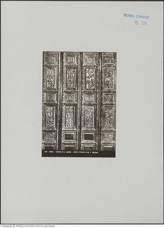 Vorderseite von Richter, Ernesto [https://www.deutsche-digitale-bibliothek.de/content/lizenzen/rv-fz/] Holztür mit der Gegenüberstellung von Szenen aus dem Leben von Moses und Christus - Gesamtansicht, bh590586_recto. Foto: Richter, Ernesto.