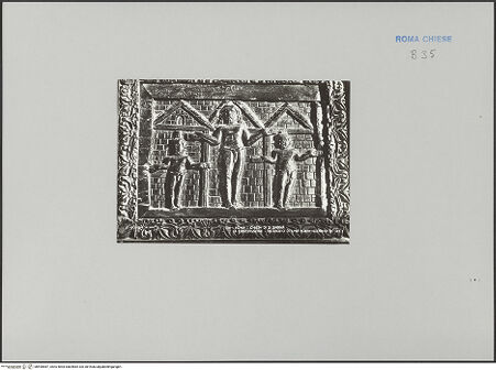 Vorderseite von Richter, Ernesto [https://www.deutsche-digitale-bibliothek.de/content/lizenzen/rv-fz/] Holztür mit der Gegenüberstellung von Szenen aus dem Leben von Moses und ChristusKreuzigung Christi - , bh590587_recto. Foto: Richter, Ernesto.