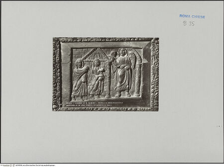 Vorderseite von Richter, Ernesto [https://www.deutsche-digitale-bibliothek.de/content/lizenzen/rv-fz/] Holztür mit der Gegenüberstellung von Szenen aus dem Leben von Moses und ChristusDer Auferstehungsengel und die beiden Frauen - , bh590588_recto. Foto: Richter, Ernesto.