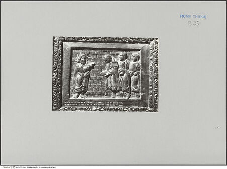 Vorderseite von Richter, Ernesto [https://www.deutsche-digitale-bibliothek.de/content/lizenzen/rv-fz/] Holztür mit der Gegenüberstellung von Szenen aus dem Leben von Moses und ChristusChristus, mit Chi-Rho und Alpha-Omega als Nimbus, erscheint dem ungläubigen Thomas - , bh590595_recto. Foto: Richter, Ernesto.