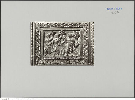 Vorderseite von Richter, Ernesto [https://www.deutsche-digitale-bibliothek.de/content/lizenzen/rv-fz/] Holztür mit der Gegenüberstellung von Szenen aus dem Leben von Moses und ChristusChristus erscheint den Frauen am Ostermorgen - , bh590596_recto. Foto: Richter, Ernesto.