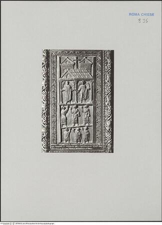 Vorderseite von Richter, Ernesto [https://www.deutsche-digitale-bibliothek.de/content/lizenzen/rv-fz/] Holztür mit der Gegenüberstellung von Szenen aus dem Leben von Moses und ChristusDie "Acclamatio" - , bh590600_recto. Foto: Richter, Ernesto.