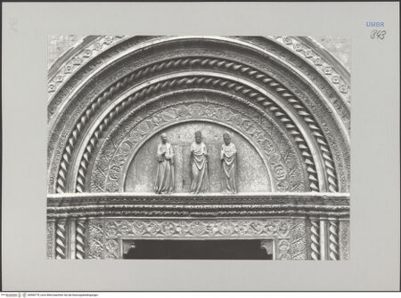 Vorderseite von unbekannt [https://www.deutsche-digitale-bibliothek.de/content/lizenzen/rv-fz/] Palazzo dei Priori - Portal: Lünette, bh590779_recto. Foto.