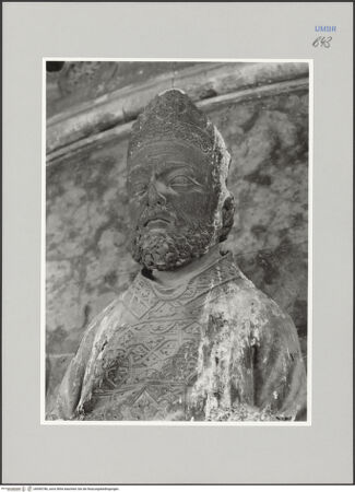 Vorderseite von unbekannt [https://www.deutsche-digitale-bibliothek.de/content/lizenzen/rv-fz/] Palazzo dei Priori - Portal:  Sant'Ercolano (Kopf), bh590786_recto. Foto.