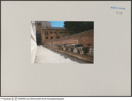 Vorderseite von unbekannt [https://www.deutsche-digitale-bibliothek.de/content/lizenzen/rv-fz/] San Paolo fuori le Mura - Passeggiata archeologica, Säulen- und Kapitellfragmente, bh590809_recto. Foto: Negri Arnoldi, Francesco.