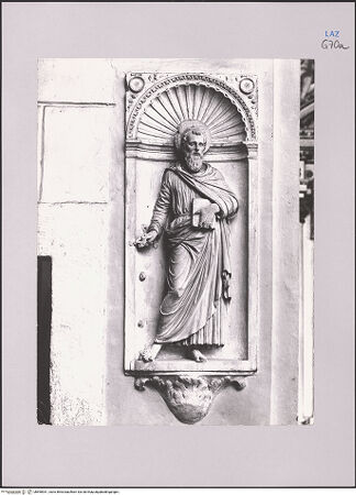 Vorderseite von unbekannt [https://www.deutsche-digitale-bibliothek.de/content/lizenzen/rv-fz/] Ausstattung der Cappella SimoncelliZwei ApostelfigurenHeiliger Paulus - Gesamtansicht, bh590931_recto. Foto.