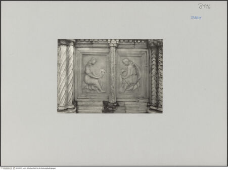 Vorderseite von Ed. Ris. Carnevali Edvige [https://www.deutsche-digitale-bibliothek.de/content/lizenzen/rv-fz/] Fontana MaggioreUnteres Brunnengeschoss: Becken mit Darstellungen aus dem Alten Testament, der Artes mechanicae, der Sieben Freien Künste und MonatsdarstellungenRomulus und Remus halten bei den Vögeln Ausschau nach einem Omen - Zwei Reliefplatten: Romulus und Remus, bh590937_recto. Foto.