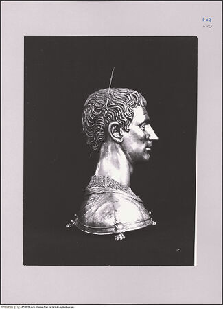 Vorderseite von unbekannt [https://www.deutsche-digitale-bibliothek.de/content/lizenzen/rv-fz/] Reliquienbüste des San Pietro Ispano - Ansicht von links, bh590950_recto. Foto.