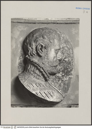 Vorderseite von ICCD [https://www.deutsche-digitale-bibliothek.de/content/lizenzen/rv-ez/] Grabmal des Dionigi Lunazi mit der Kreuzigung Christi mit zwei HeiligenProfilbildnis des Dionigi Lunazi (?) - Gesamtansicht, bh590999_recto. Foto.