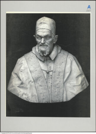 Vorderseite von unbekannt [https://www.deutsche-digitale-bibliothek.de/content/lizenzen/rv-ez/] Büste von Papst Innozenz X. - Gesamtansicht, bh591018_recto. Foto.