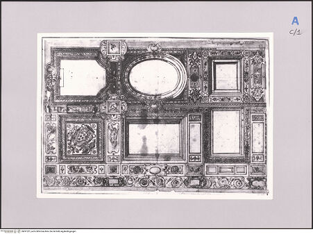 Vorderseite von Soprintendenza Gallerie - Napoli [https://www.deutsche-digitale-bibliothek.de/content/lizenzen/rv-ez/] Entwurf einer reich verzierten Kassettendecke für den Palazzo Farnese - , bh591291_recto. Foto.