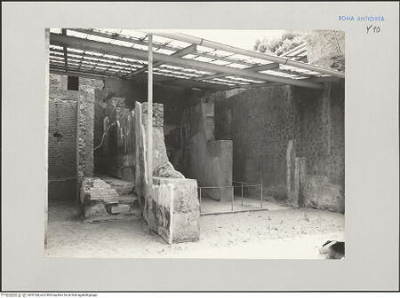 Vorderseite von Soprintendenza Foro Romano e Palatino [https://rightsstatements.org/page/CNE/1.0/] PalatinDomus Augusti - Untere Terrasse, zentrale Räume, bh591344_recto. Foto.