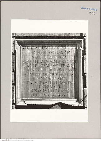 Vorderseite von Vasari [https://www.deutsche-digitale-bibliothek.de/content/lizenzen/rv-ez/] Casa Professa dei Gesuiti - Detail (Ecke zur Via d'Aracoeli): Inschrift aus dem Heiligen Jahr 1600 zu Ehren des Odoardo Farnese, bh591356_recto. Foto.