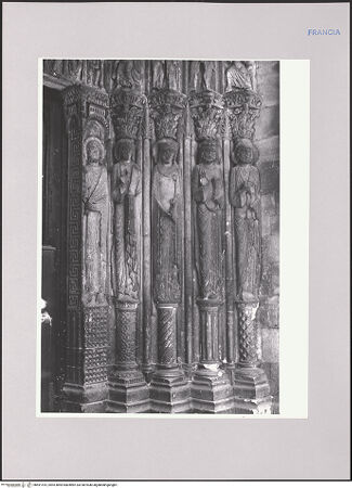 Vorderseite von Bibliotheca Hertziana [https://rightsstatements.org/page/CNE/1.0/] Südportal - Detail: rechtes Gewände, bh591415_recto. Foto: Kruft, Hanno-Walter.