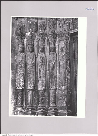 Vorderseite von Bibliotheca Hertziana [https://rightsstatements.org/page/CNE/1.0/] Südportal - Detail: linkes Gewände, bh591417_recto. Foto: Kruft, Hanno-Walter.