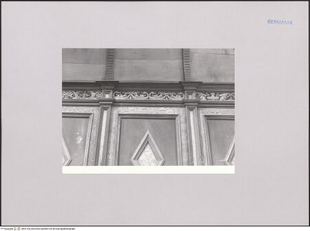 Vorderseite von Bibliotheca Hertziana [https://rightsstatements.org/page/CNE/1.0/] Chorgestühl - , bh591426_recto. Foto: Kruft, Hanno-Walter.