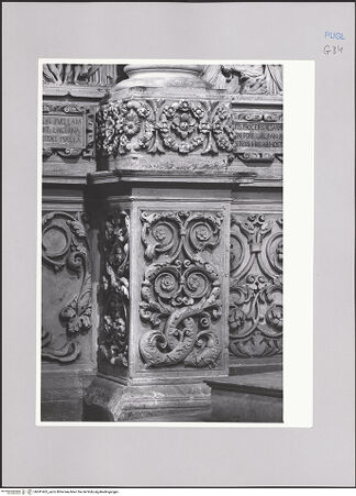 Vorderseite von Bibliotheca Hertziana [https://rightsstatements.org/page/CNE/1.0/] Altar des heiligen Franziskus von Paola - Detail: Postament, bh591463_recto. Foto: Kruft, Hanno-Walter.