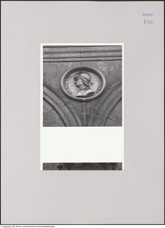 Vorderseite von Bibliotheca Hertziana [https://www.deutsche-digitale-bibliothek.de/content/lizenzen/rv-fz/] Tondi im Innenhof des Palazzo Orsini di Gravina - Portrait von Giovanni Antonio Orsini del Balzo, Fürst von Tarent und Herzog von Bari, bh591561_recto. Foto: Kruft, Hanno-Walter.