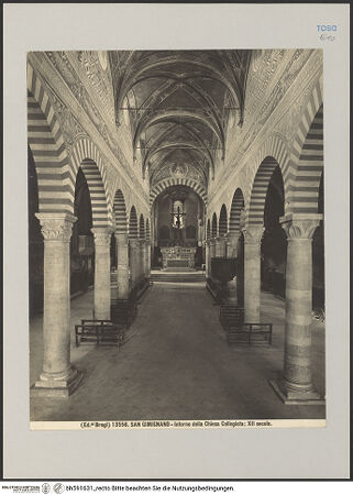 Vorderseite von Alinari [https://rightsstatements.org/page/CNE/1.0/] Santa Maria Assunta & Collegiata - Inneres, Blick zum Chor, bh591631_recto. Foto.