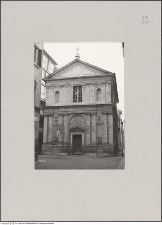 Vorderseite von Marseglia, E. [https://rightsstatements.org/page/CNE/1.0/] San Marcellino - Fassade, bh591640_recto. Foto.