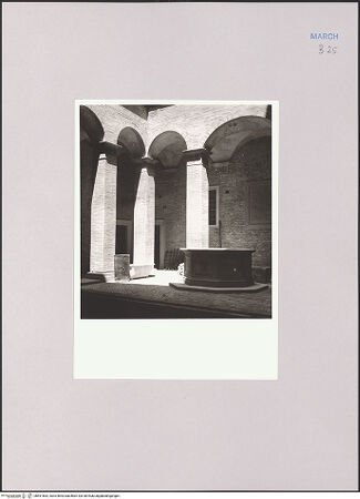 Vorderseite von Bibliotheca Hertziana [https://www.deutsche-digitale-bibliothek.de/content/lizenzen/rv-fz/] Palazzo della Signoria - Erdgeschoss, Teilansicht, bh591663_recto. Foto: Lotz, ?.