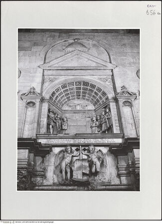 Vorderseite von Bibliotheca Hertziana [https://www.deutsche-digitale-bibliothek.de/content/lizenzen/rv-fz/] Triumphbogen Alfonsos VPlastische Dekoration mit dem Relief der Krönung von Ferdinand I. - Detail: Reliefs, bh592497_recto. Foto.