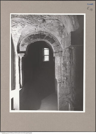 Vorderseite von Bibliotheca Hertziana [https://www.deutsche-digitale-bibliothek.de/content/lizenzen/rv-ez/] Santa Maria de Episcopio - Innenansicht, bh593463_recto. Foto.