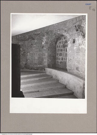 Vorderseite von Bibliotheca Hertziana [https://www.deutsche-digitale-bibliothek.de/content/lizenzen/rv-ez/] Santa Maria de Episcopio - Innenansicht, bh593464_recto. Foto.