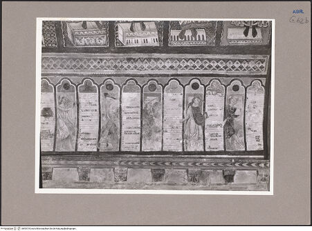 Vorderseite von Bibliotheca Hertziana [https://www.deutsche-digitale-bibliothek.de/content/lizenzen/rv-fz/] Szenen aus dem Leben Christi und des heiligen Pellegrinus sowie liturgischer Kalender, Propheten und HeiligeWestwand, 3. Joch: liturgischer Kalender mit Monaten der zweiten Jahreshälfte und fünf Personen aus dem Alten TestamentLiturgischer Klosterkalender der Benediktiner von Bominaco mit Monatsarbeiten, Mondphasen und Tierkreiszeichen für die zweite Jahreshälfte - Gesamtansicht, bh593735_recto. Foto: Hutzel, Max.