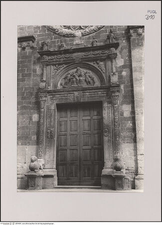 Vorderseite von Guido, Giovanni, Lecce [https://www.deutsche-digitale-bibliothek.de/content/lizenzen/rv-ez/] Duomo - Fassade, Mittelportal, bh594581_recto. Foto.